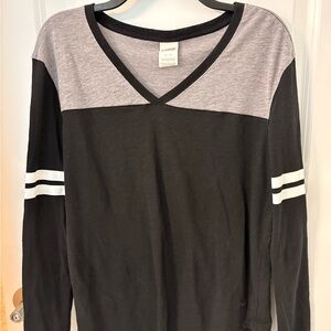 PINK Black, White, and Gray V-neck Long Sleeve TShirt Size Medium